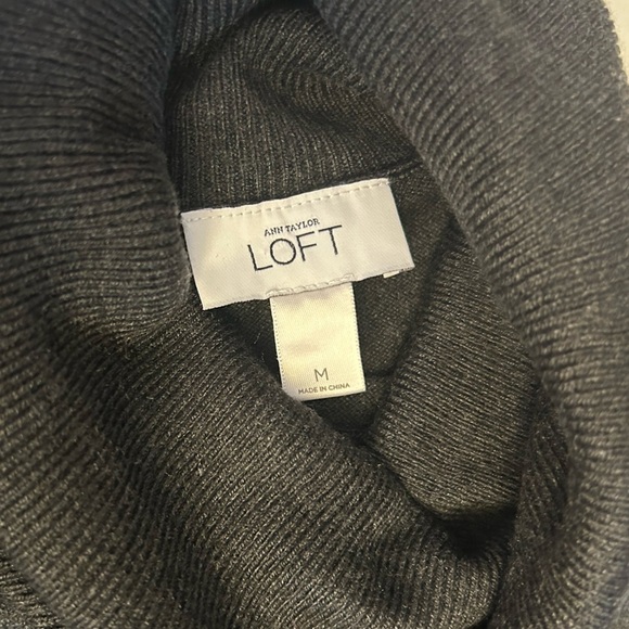 LOFT Ann Taylor Charcoal Gray Cowl Neck Sweater Cozy Elegance pull over Sz-M. D2 - Picture 6 of 11